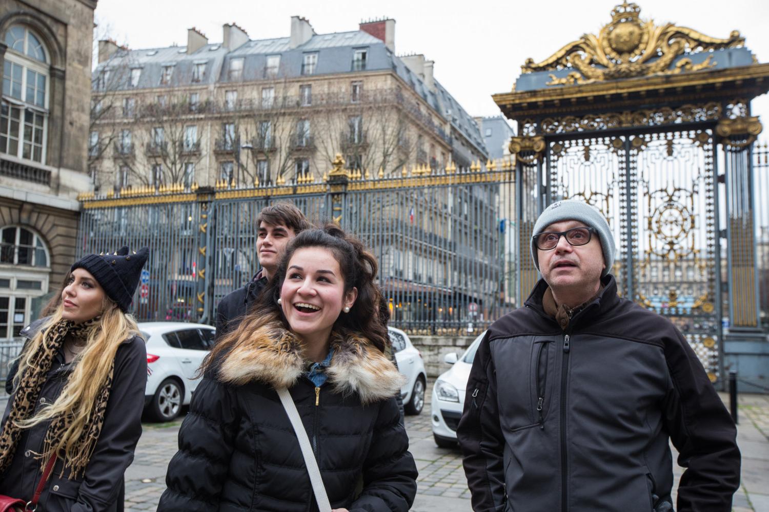 <a href='http://gr.goudounet.com'>全球十大赌钱排行app</a>学院法语教授Pascal Rollet带领学生们到巴黎游学.